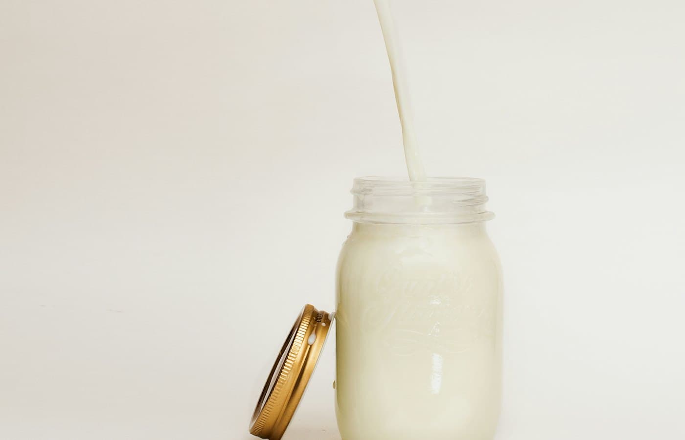 Mason jar filled with smoothie